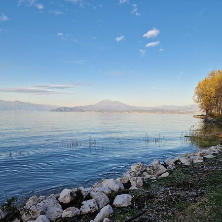 Casa Vittoria Sirmione Punta Gro Con Piscina Exterior foto