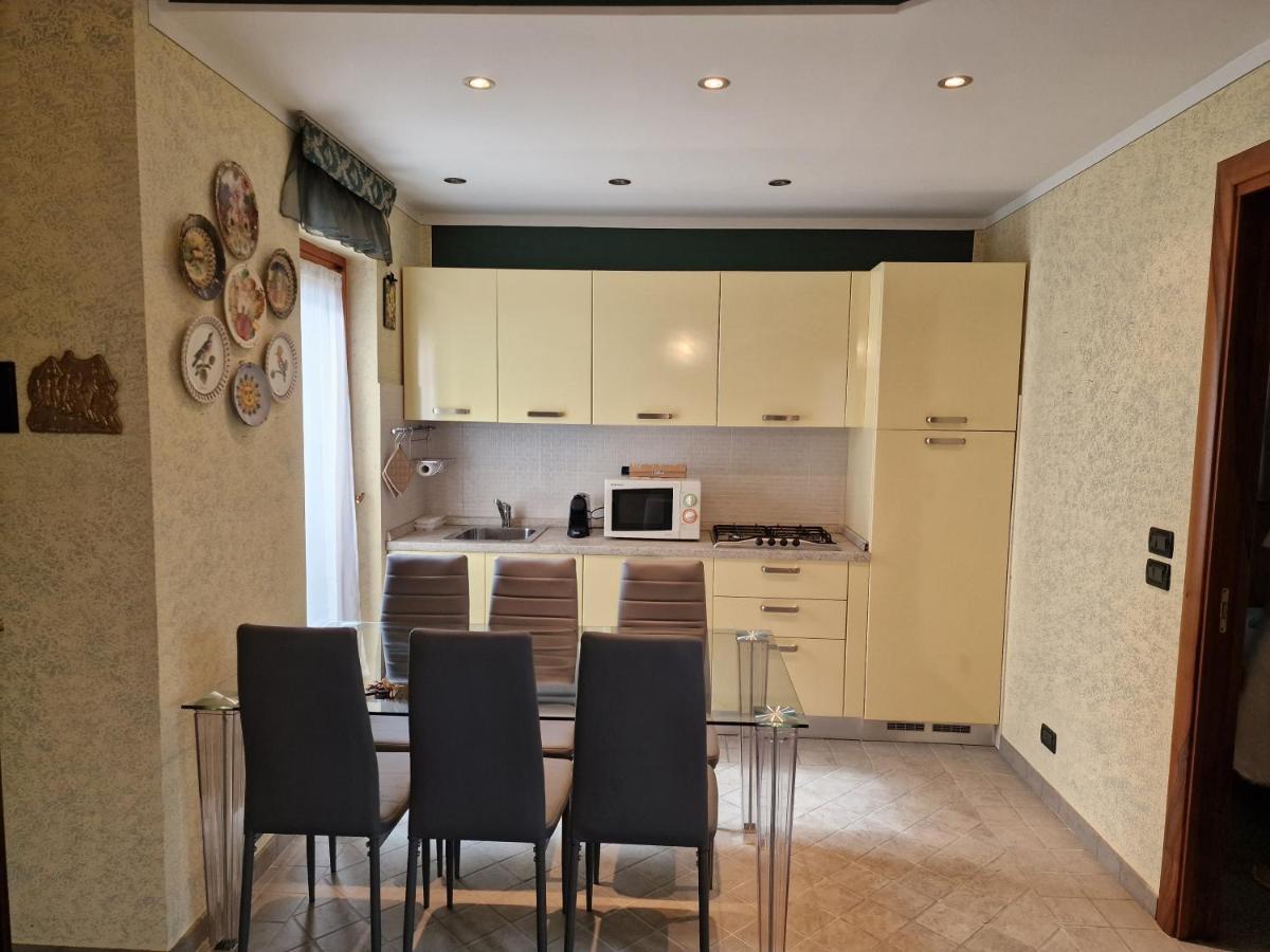 Casa Vittoria Sirmione Punta Gro Con Piscina Exterior foto