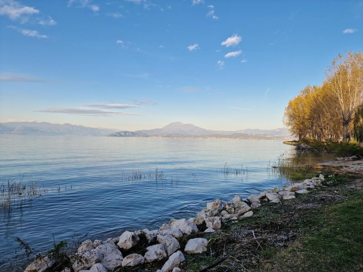 Casa Vittoria Sirmione Punta Gro Con Piscina Exterior foto